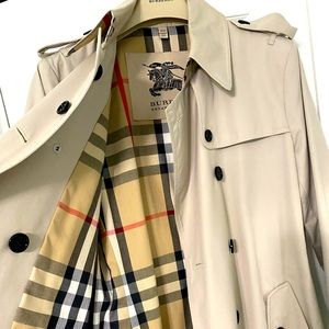 Classic Burberry London Poplin Trench Coat